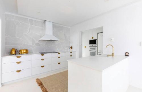 Eimeo House | WhitsunStays - The Cyclades