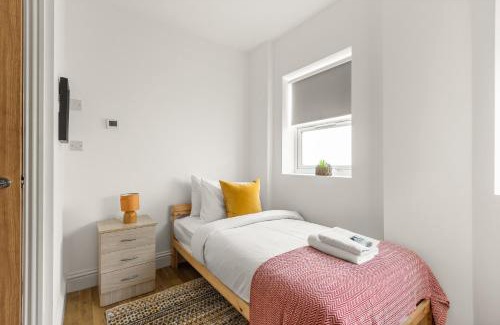 Bowes Apartment | Whittington Apartments