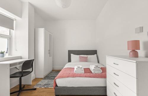 Bowes Apartment | Whittington Apartments