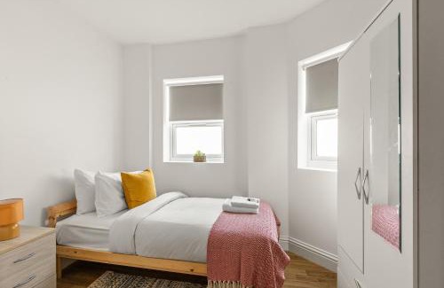Bowes Apartment | Whittington Apartments