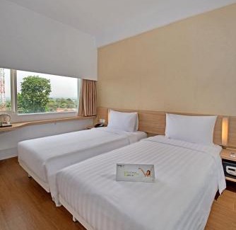 Bogor Tengah Hotel | Whiz Prime Hotel Pajajaran Bogor