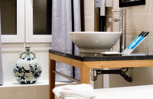 Quartier de la Porte-Saint-Denis Hotel | WHO - Windsor Hotel Opera