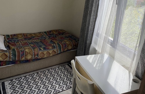 Umraniye Apartment | Whole Apartment by the Metro with garden! Apt. 4