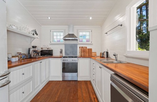 Wentworth Falls House | Whole estate · Carramar Estate: 2 homes stunning mountain views