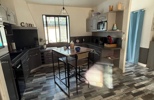 Saint-Georges-d'Oleron House | Whole house: town house - Saint-Georges-d'Oléron, France
