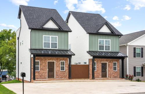 Clarksville House | Whole Home 1012 & 1014 Franklin