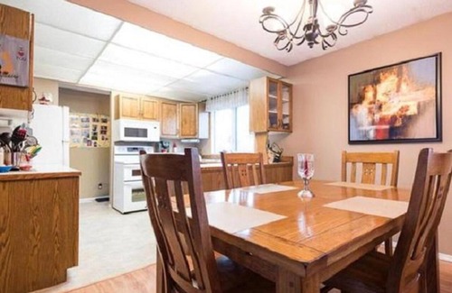 Whitehorse House | Whole home - 5 rooms/7 beds