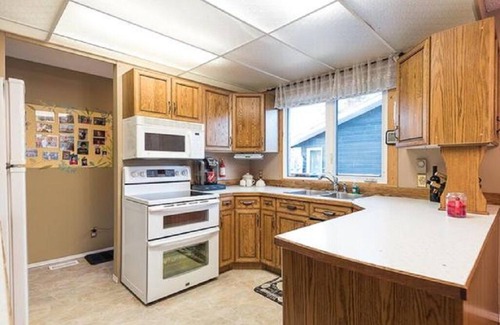 Whitehorse House | Whole home - 5 rooms/7 beds