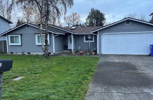 Midland House | Whole House 3-bedroom house in Tacoma with WiFi access