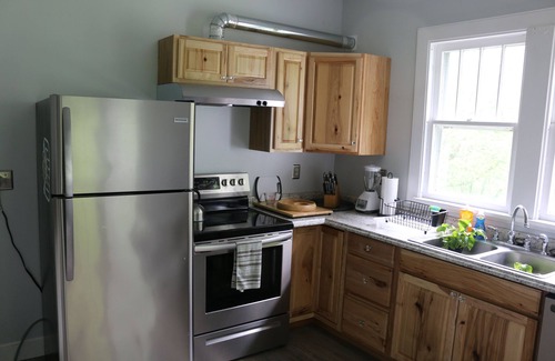 Athens House | Whole House, 5 minutes by car to OU, 2 Bedroom, 1.5 bath, Smart TV, FREE Wi-Fi