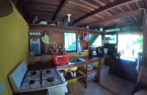 Cahuita House | Whole house natural paradise with large tropical garden, WiFi, 5 PAX