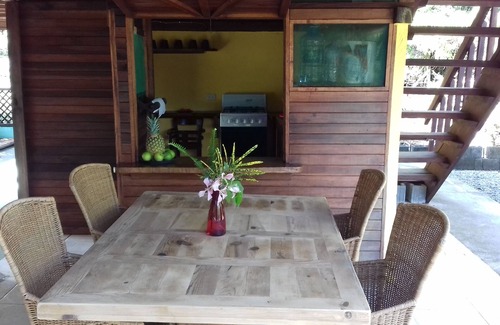 Cahuita House | Whole house natural paradise with large tropical garden, WiFi, 5 PAX