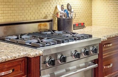 Southwest Calgary House | WHOLE HOUSE/TOP-NOTCH AREA/8 BEDROOM/ON FISH-CREEK PARK/SLEEPS 25 PERSONS