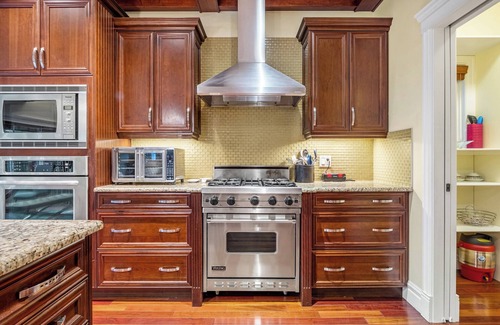 Southwest Calgary House | WHOLE HOUSE/TOP-NOTCH AREA/8 BEDROOM/ON FISH-CREEK PARK/SLEEPS 25 PERSONS