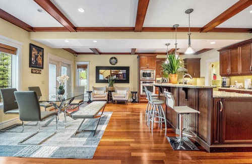 Southwest Calgary House | WHOLE HOUSE/TOP-NOTCH AREA/8 BEDROOM/ON FISH-CREEK PARK/SLEEPS 25 PERSONS