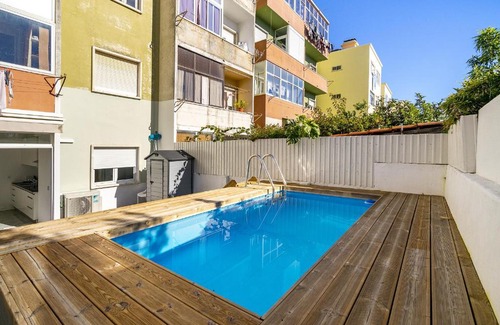 Alges Apartment | WHome Suburban Serenity Family Home with Pool