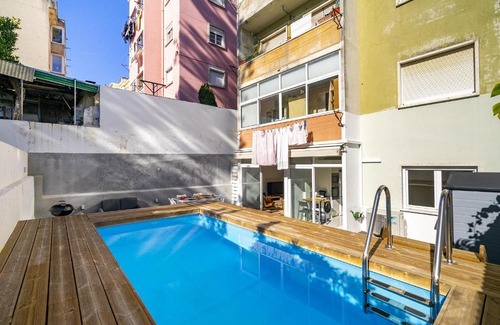 Alges Apartment | WHome Suburban Serenity Family Home with Pool