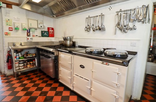 Blaisdon Cottage | WICK COURT FARM, family friendly in Frampton On Severn