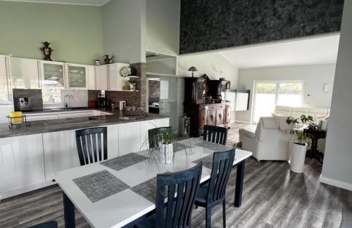 Zetel House | Wide angle view