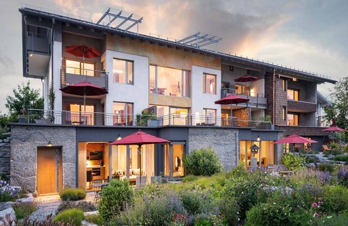 Pelham Apartment | Wide:view, 92 sqm upper floor, 2 separate bedrooms