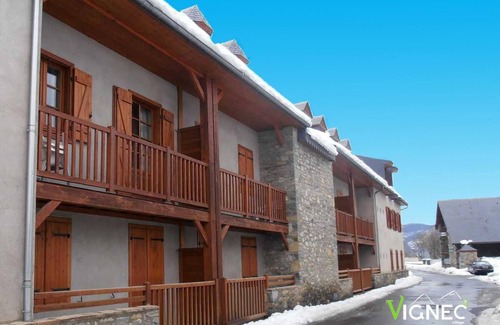 Vignec Apartment | Wifi, 1st floor, swimming pool, tv, ski locker, 34m², Saint Lary Soulan