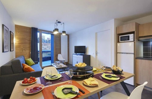 Les Deux Alpes Apartment | Wifi, 350m from resort center, fitness, swimming pool, sauna, hammam, tv, ski locker, 58m²