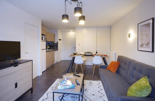 Les Deux Alpes Apartment | Wifi, 350m from resort center, fitness, swimming pool, sauna, hammam, tv, ski locker, 58m²