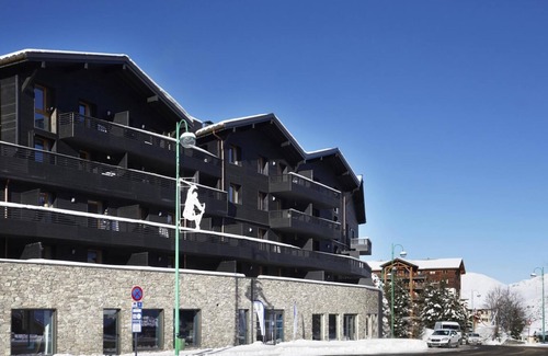 Les Deux Alpes Apartment | Wifi, 350m from resort center, fitness, swimming pool, sauna, hammam, tv, ski locker, 58m²