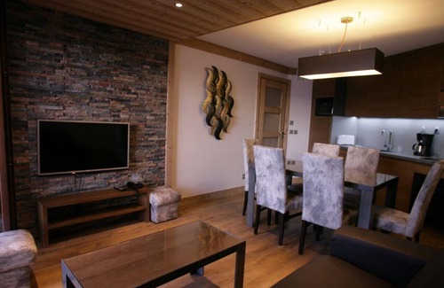 Arc-2000 Apartment | Wifi, 50m from resort center, fitness, swimming pool, sauna, hammam, balcony, tv, ski locker, 45m²
