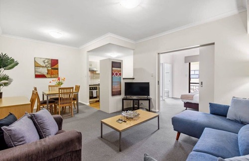 Northbridge Apartment | WiFi and Smart TV- Apartment in Northbridge