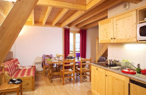 Saint-Sorlin-d'Arves Apartment | Wifi, fitness, swimming pool, terrace, balcony, parking, 35-40m², Saint Sorlin d'Arves