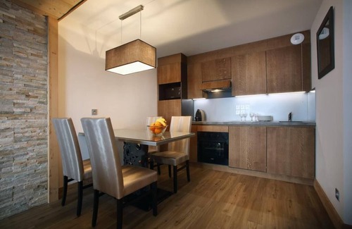 Eclose-Est Apartment | Wifi, fitness, swimming pool, sauna, hammam, balcony, tv, 53m², Alpe d'Huez
