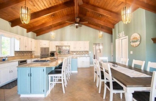 Moneta House | Wifi, Game Room, Great Family Getaway. Comm. Pool & Tennis