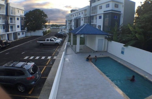 Moca Apartment | wifi, parking, Netflix, pool, ac, cable, terraza familiar.