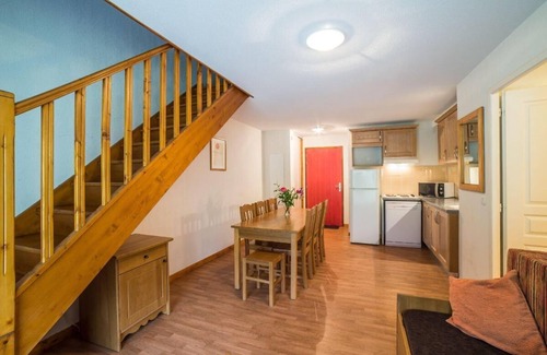Les Bottieres Apartment | Wifi, ski-in/ski-out & foot of the slopes, fitness, swimming pool, terrace, balcony, parking, tv