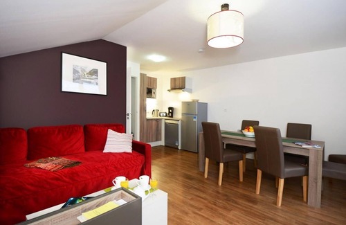 Auris Apartment | Wifi, ski-in/ski-out & foot of the slopes, fitness, swimming pool, terrace, balcony, tv, ski locker