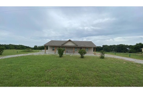 Thackerville Cottage | WILD CARD SUITE: Unit B. Casino Retreat & Pickleball court