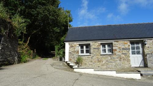 Aberporth House | Wild Coastal Retreat at Troed Y Rhiw Aberporth, West Wales