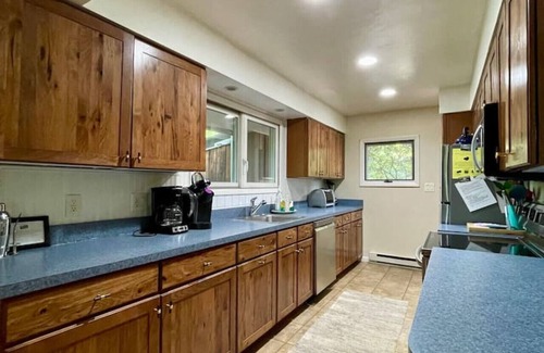 Berkeley Springs Cabin | Wild Flower-Themed Retreat