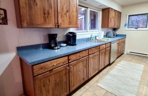Berkeley Springs Cabin | Wild Flower-Themed Retreat