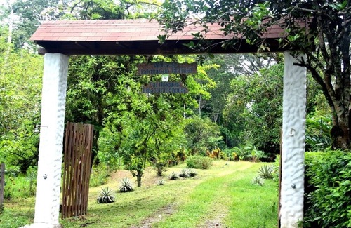 Cahuita House | Wild nature - 300 m from the beach 5 person house.