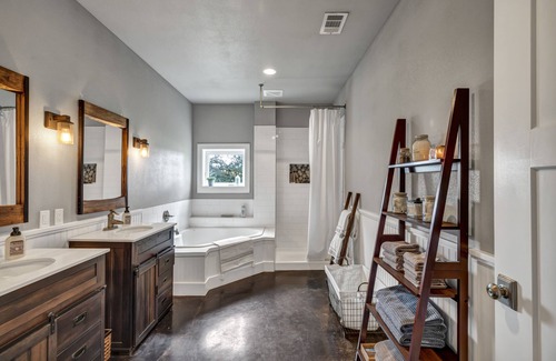 San Marcos Other | Wild Oak Grove Farm