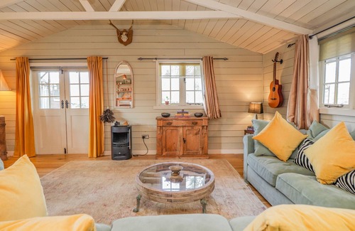Abbess Roding Cottage | WILD ROSE RETREAT, romantic, luxury holiday cottage in Biddenden