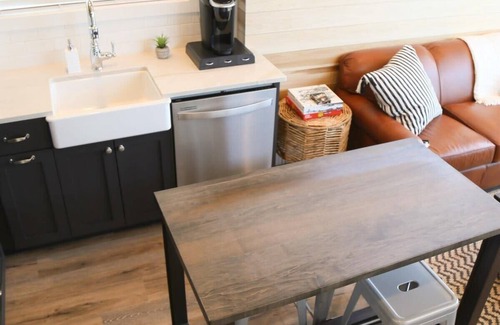 Escalante Apartment | Wild Rose Tiny‑Home Retreat| Scenic Views & Luxury