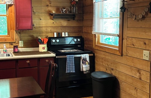 South Bloomingville Cabin | Wild Turkey Cabin in Hocking Hills