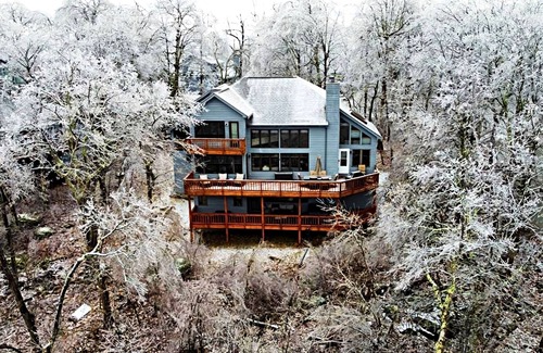 Lyndhurst House | WILDBRIAR LODGE 6BR/6BA MASTER SUITES HOT TUB GAME ROOM MOUNTAIN VIEWS