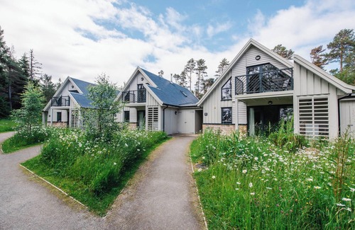 Alvie Cottage | WILDCAT LODGE, pet friendly, with open fire in Aviemore