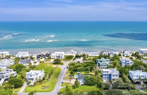 Sullivan's Island House | ‘Wilder Island’ Classic Sullivan's Island Cottage, Private Pool & Ocean Views