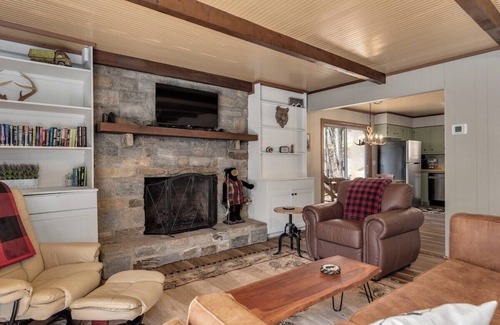 Deep Gap Cabin | Wilderness Way Cabin · Pet friendly Cabin & Hot Tub near Boone & Parkway
