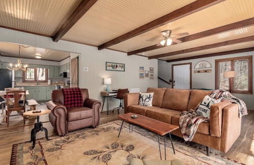 Deep Gap Cabin | Wilderness Way Cabin · Pet friendly Cabin & Hot Tub near Boone & Parkway